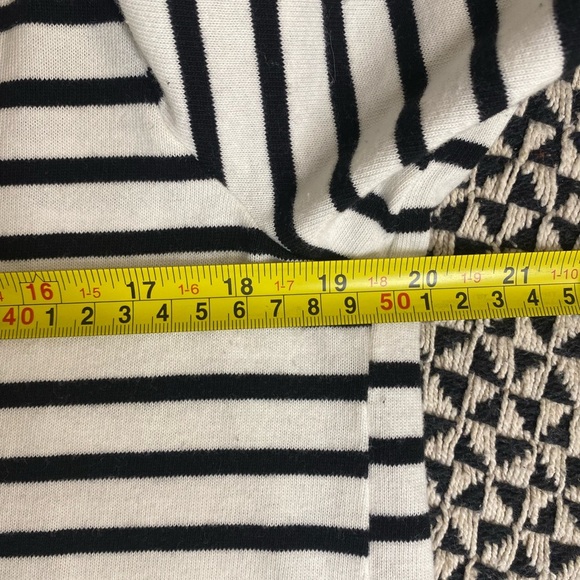 H&M Striped Black and White Classic Basic Long Sleeve Top w Gold Buttons Size L - Picture 6 of 8